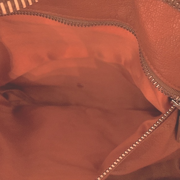 PRICE DROP MAKE AN OFFER! Prada satchel/shoulder bag. - Picture 7 of 11